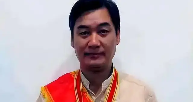 一句生死约定，他弃军校替战友尽孝三十余年，结局暖哭无数人