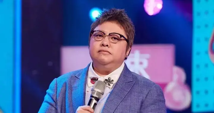 韩红哪来的“亿级贪污”？假慈善背后的孤独与倔强，网友依然难平