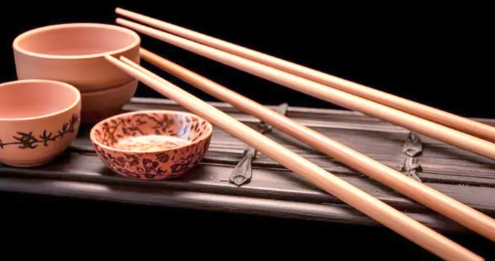 家有乙肝，吃饭必须碗筷分开吗？终于有人说清了！