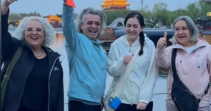 从婚礼上的嘉宾变成彻.底闹翻了的朋友：可欣土耳其的父亲不见了