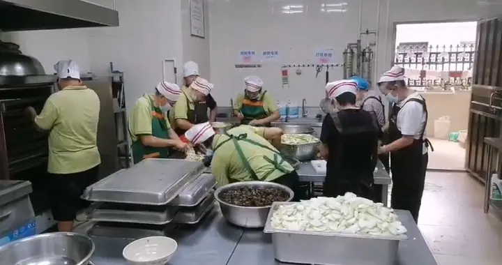 素食助老暖夕阳 志愿行动传孝道