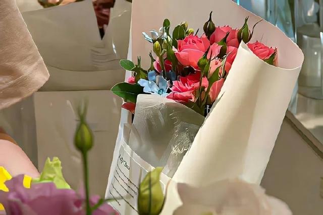 结婚前新娘突然收他人50万彩礼，改嫁他人，1年后，报应来了！