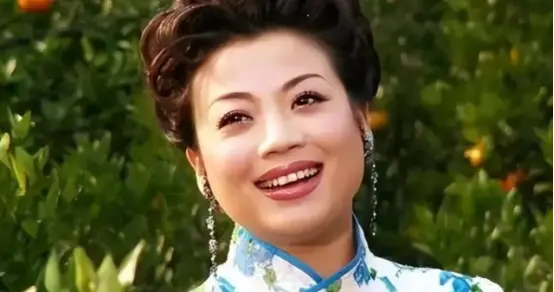 李谷一的“女儿”曝光，原来是我们熟悉的歌手，连续多年登上春晚