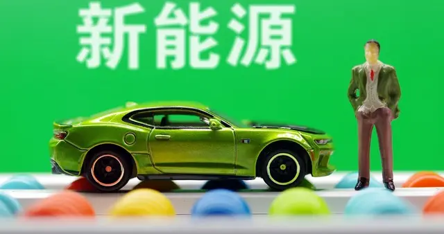 销量冲上高峰，退税却往下降一新能源车这场“断奶”，谁疼谁不疼
