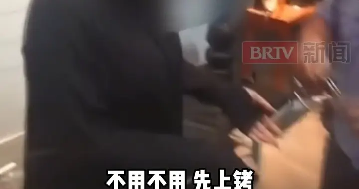 退衣姐被刑拘，央视再报细节，4年骗89万次，被抓还叫嚣找关系