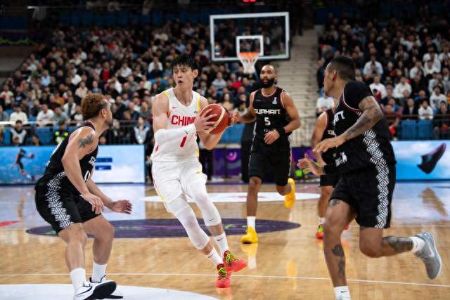 这一夜，国内球员的体面，被曾凡博撕了个粉碎