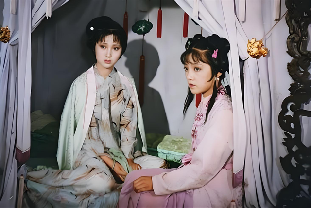 古代夫妻同床时，通房丫鬟在旁边伺候，难道他们不觉得尴尬吗？