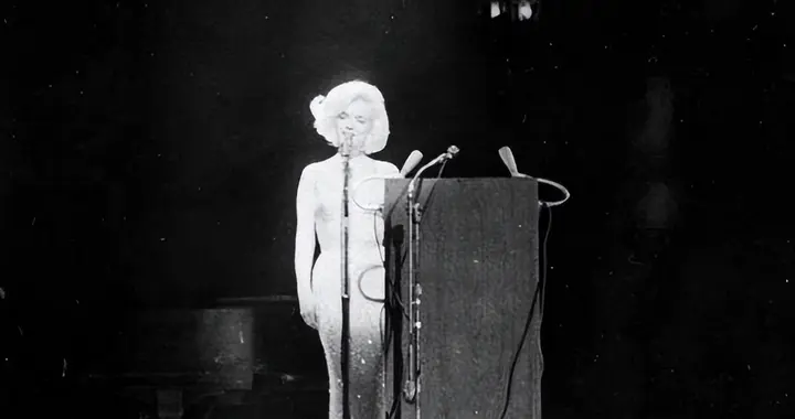 1962年，梦露现身肯尼迪生日宴，一条镶满钻石的紧身长裙惊艳世人