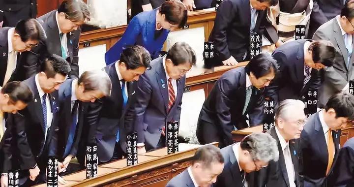 美国大使缺席，高市泪洒现场，中国想要的那句话，日本终于说出口