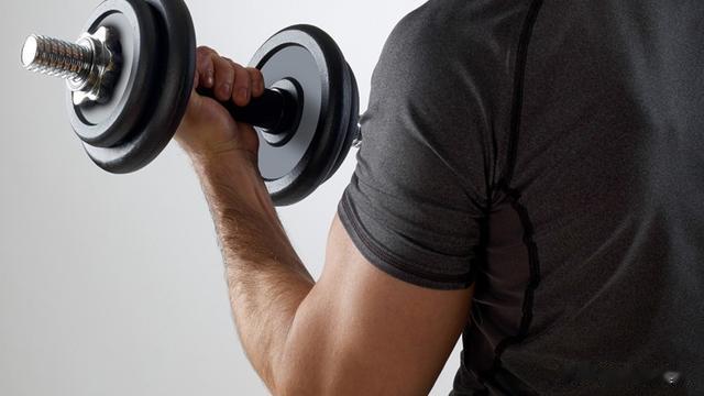 新手健身必看：如何选择最适合你的哑铃重量