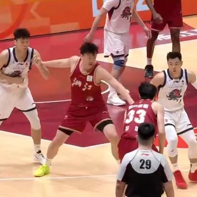 体育课代表：程帅澎16+4，浙江稠州男篮