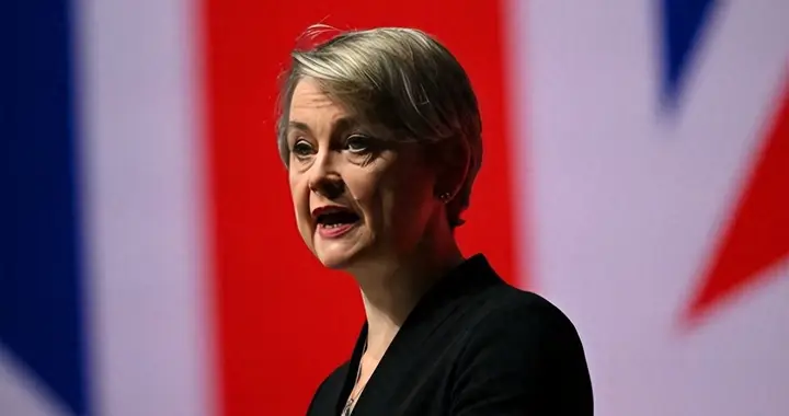 英大臣主动致电中方，王毅第一句话说得很重，留给英国的时间不多