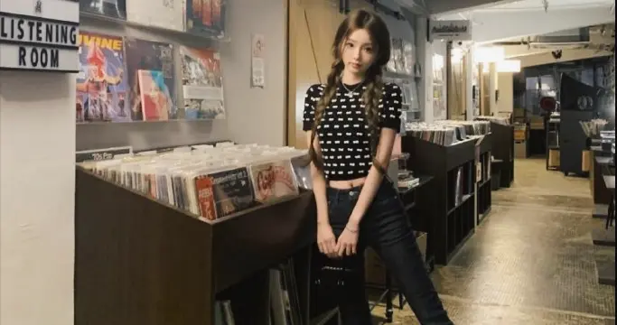 王思聪女友懒懒太美了！分享穿搭日常好身材尽显，真实家境被扒！