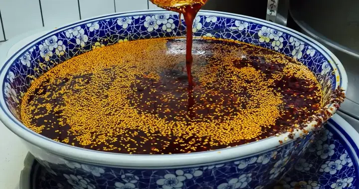 从兰州头汤到加沙硝烟：这碗兰州牛肉面，吃出多少人间唏嘘？