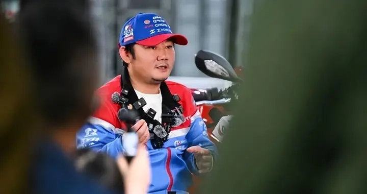 张雪捐劳斯莱斯：把千万光环，留给最需要的孩子