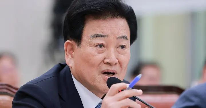 正研究如何对朝鲜出手，韩国政坛突然爆发内斗，李在明束手无策？