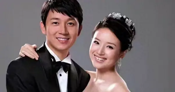 离婚14年后，董洁深夜发文坦言后悔认错，潘粤明的回应字字珠心