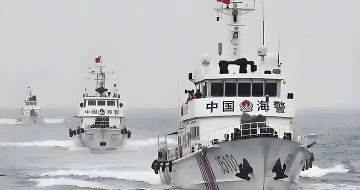 同一天两件大事！海警厦门舰编队钓鱼岛领海巡航