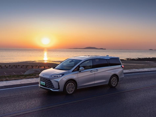 不平静的MPV市场又起大风浪，别克GL8陆尚这车不简单