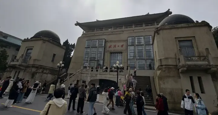 终于不用拼手速抢号了，武大这次是真的把门拆了！