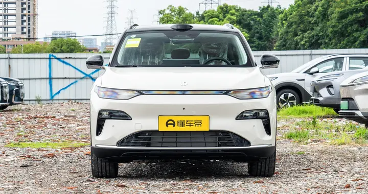 过年买辆“豪华座驾”犒劳自己？零跑C11这波太香了！