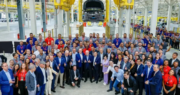 比亚迪第1400万辆新能源车在巴西工厂下线，巴西总统卢拉成为车主