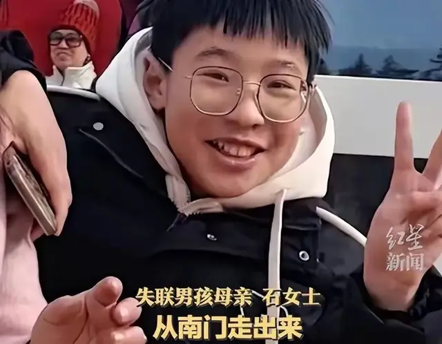 14岁失联男孩湖底找到尸体！警方排除他杀，父母探亲晚归另有隐情