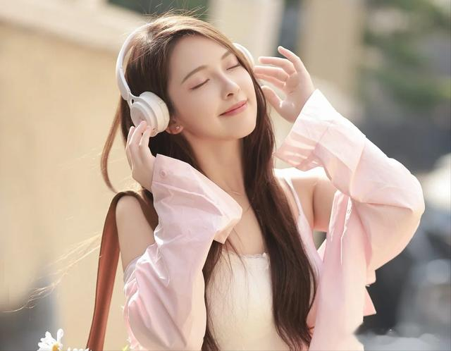 夏日街拍，10个拍照动作，幅度不用太大，就可以很好看