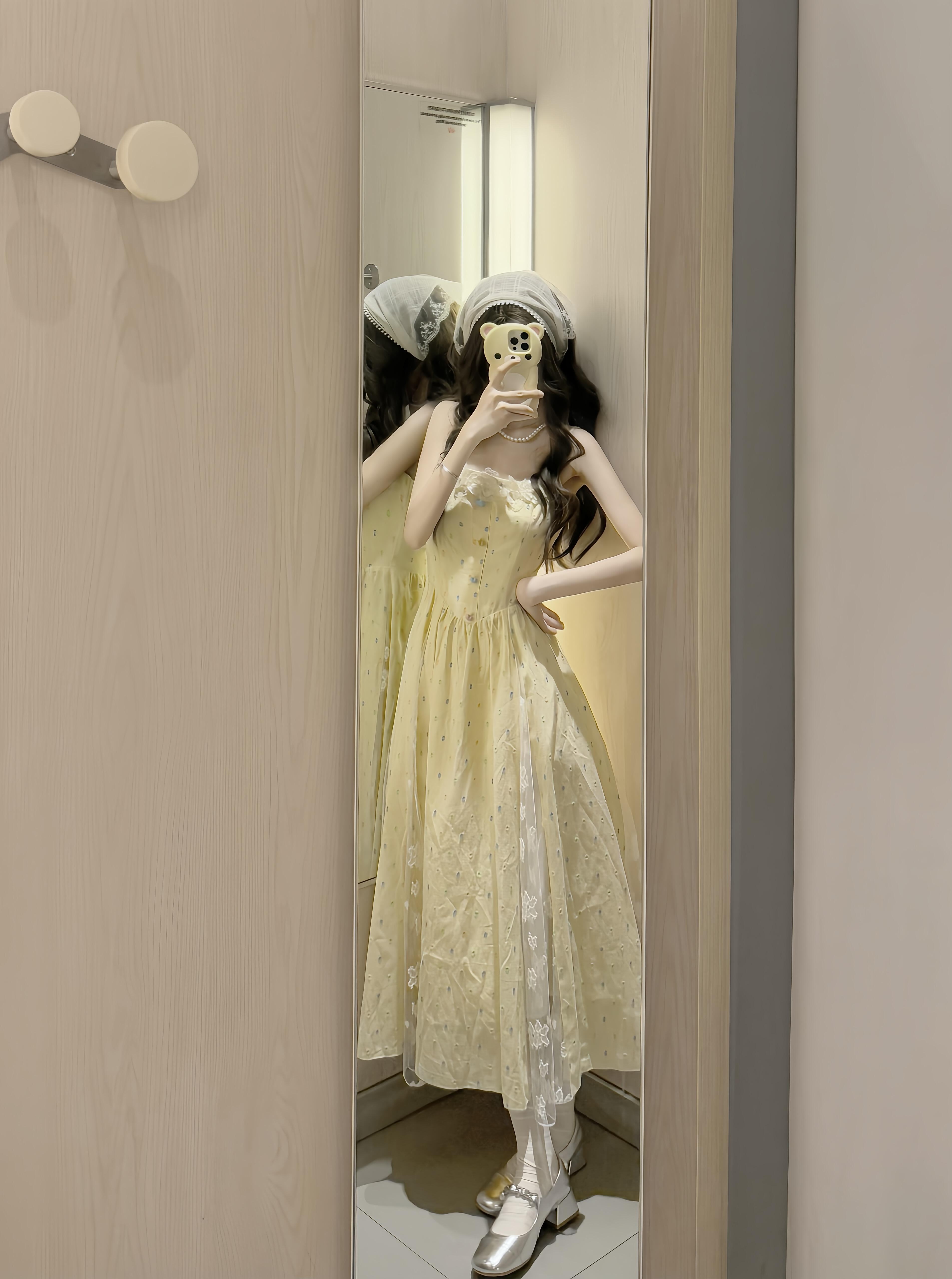 谁懂！黄色波点蕾丝拼接吊带裙太美了吧！