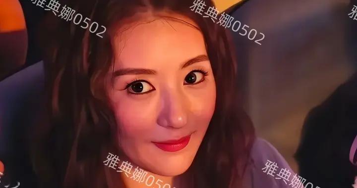 方媛虽然个不高脸却很漂亮，但她看镜头的眼神怪怪的不讨喜不耐看