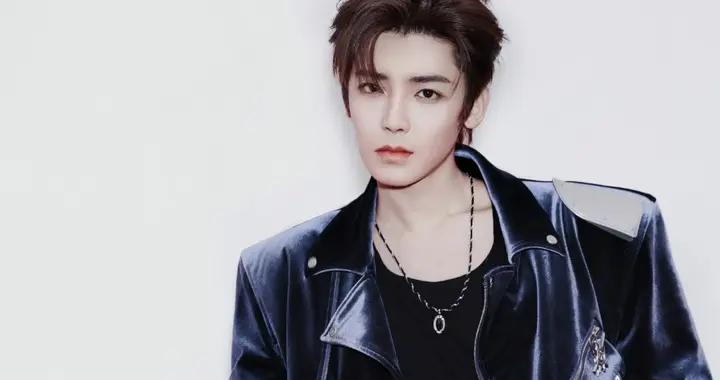 行走的衣架！侯明昊亮相欧拉活动，机车风造型帅炸全场！