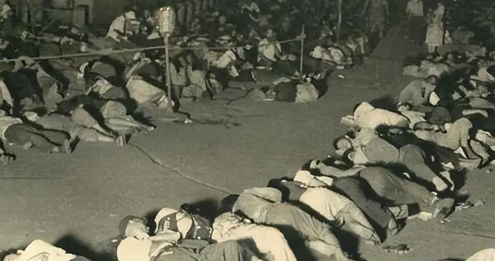 侵略还是救赎？百万东京市民为什么会自发冒雨送别麦克阿瑟？