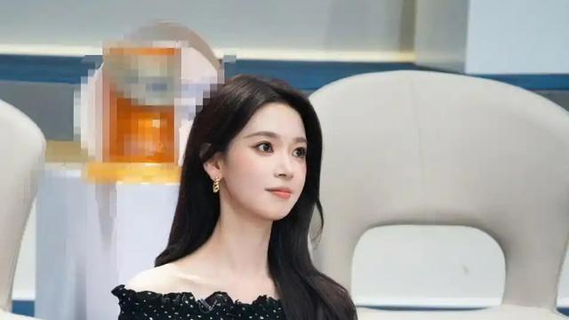 玉娱乐：陈瑶，黑色一字