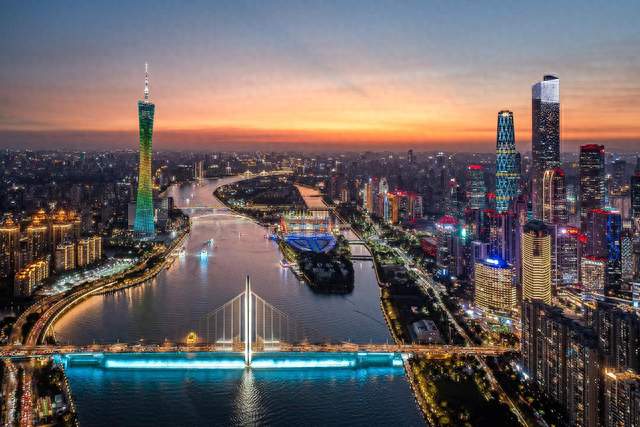 广州藏不住了！被称 “现实版疯狂动物城”，珠江新城打卡排到半夜