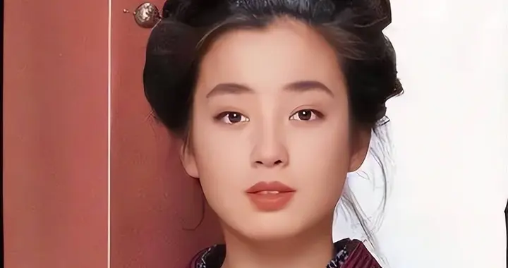 从国民少女到三冠影后，被操控半生的她，终于夺回了人生主动权