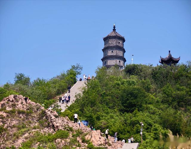 镇江这座山最近很火，南京自驾1h到达，爬完去吃极鲜河鲀，Nice！