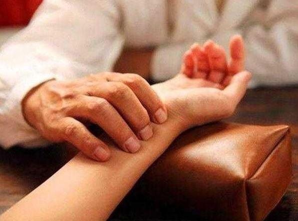 “一分精血，一份生机”中医教你一招，大补肝肾，挽回透支精血！