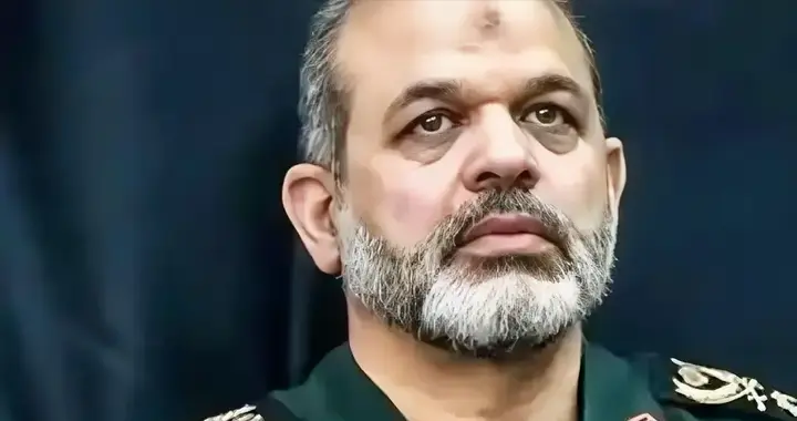 倒计时归零，特朗普碰上硬茬！伊朗亮出全球通缉犯，随时准备反击