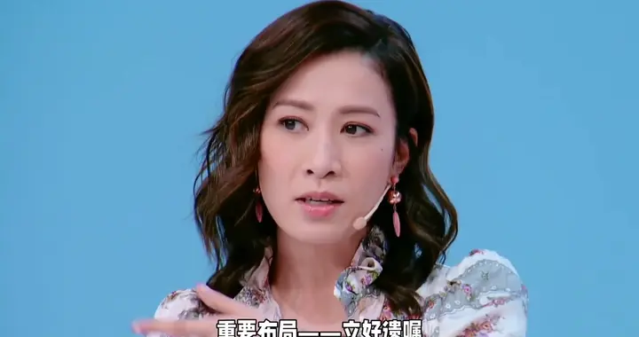 优雅50岁的余诗曼，依旧散发着迷人的魅力！💃💄✨