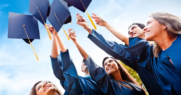 吉利CEO亲自带高中毕业生：大学四年，我凭什么还要读？