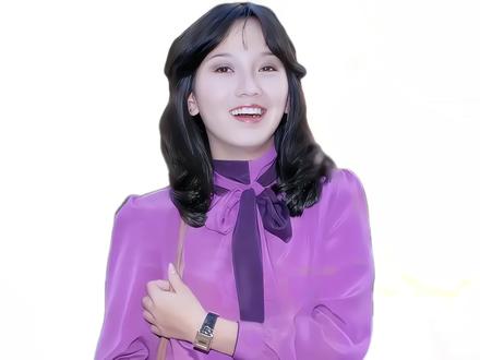 她曾经是多少男人心中的女神，如今却一个人养一家人。