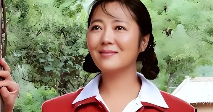 55岁王茜华为丈夫高龄生子！如今身材走样，参加婚礼竟无人识？