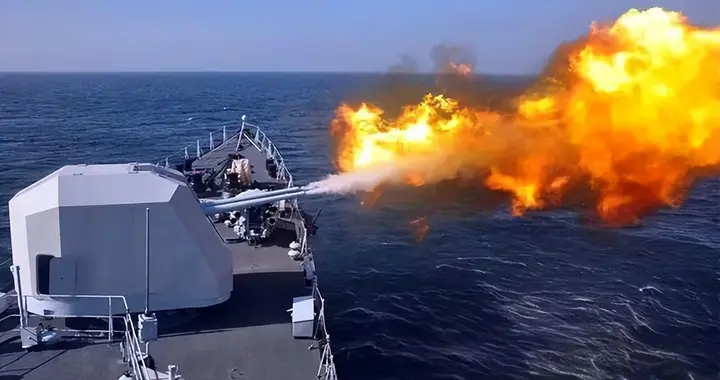 日本多次不宣而战，中国不得不防，高市苗沉默之际，国人紧急返华