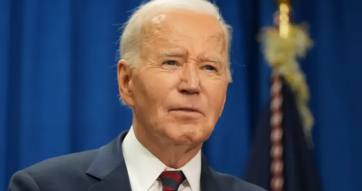 83岁拜登带病出山，一开口就冲着中国来，对特朗普痛心疾首