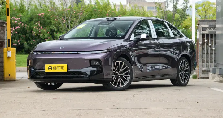 8 万出头开 “高配纯电”？零跑 B01 650km 续航 + 激光雷...