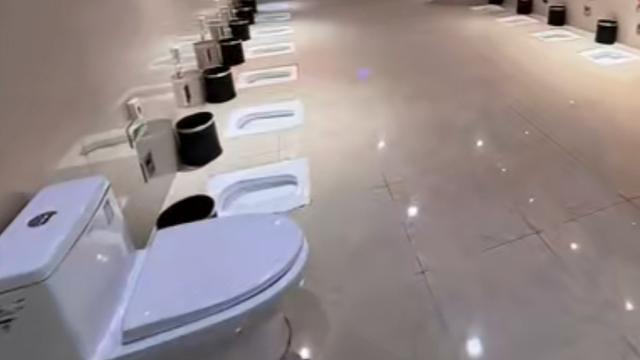 月亮不会奔向你：家人们， 离谱！一名女子