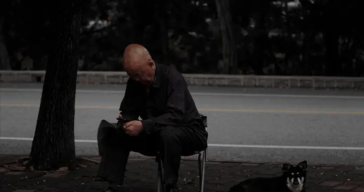 我觉得，对于独居老人而言，去养老院养老才是晚年最好的归宿