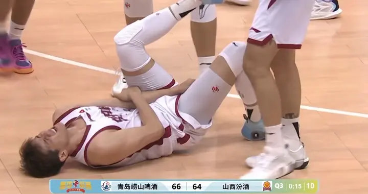 青岛89-86山西！纪卓欲追打张宁被夺权，球迷辱骂张宁比赛引争议