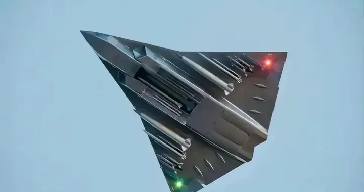 中方搞出大计划，美国军费将加到1.5万亿，不得已要跟中俄三分天下