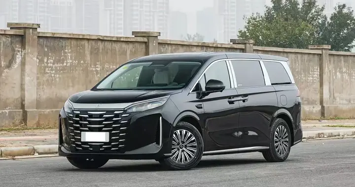 2026款比亚迪夏，置换补贴后19.68万起步，一台中大型插混MPV。